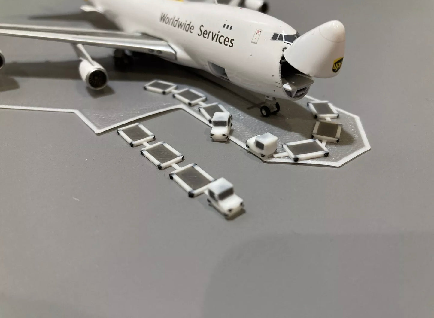 1:400 Scale Airport Cargo Cart UPS (For Gemini jets And Ng Models)