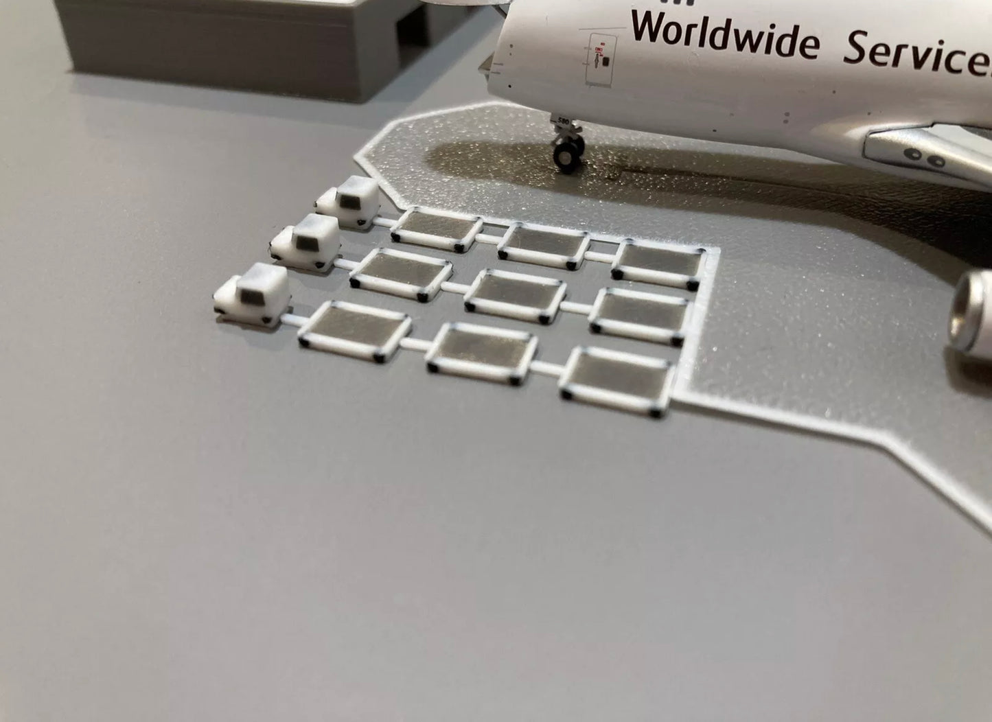 1:400 Scale Airport Cargo Cart UPS (For Gemini jets And Ng Models)